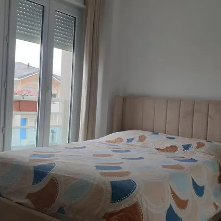 Maison Neuve Avec Jardin Ferienhaus