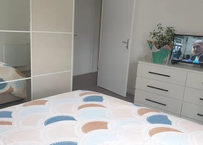 Maison Neuve Avec Jardin Feriehus