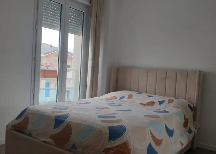 Maison Neuve Avec Jardin Feriehus